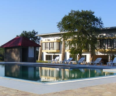 https://imgcld.yatra.com/ytimages/image/upload/t_hotel_yatra_city_desktop/v1486363204/Domestic Hotels/Hotels_kaziranga/Landmark Woods/Landmark_Woods_-_Swimming_Pool.jpg